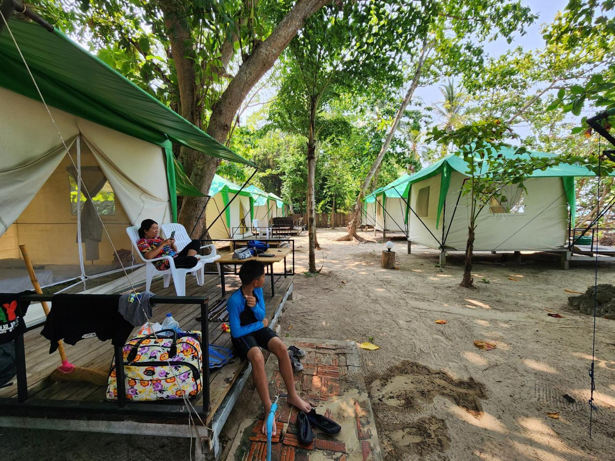 Koh Ngai Camping Restaurant @ Bar Экстерьер фото